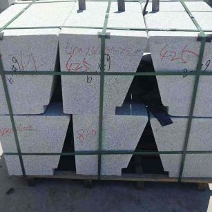 唐山 芝麻白异形坐凳，石凳