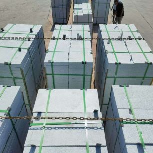 唐山 芝麻白花岗岩5公分地铺石 花岗岩厂家工厂装车日常