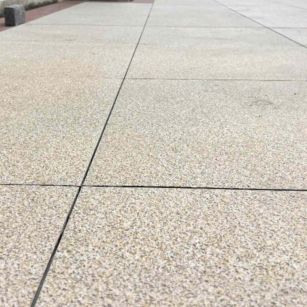 唐山 黄金麻花岗岩石板材荔枝面地面铺装效果