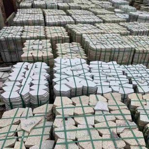 唐山 黄金麻白麻花岗岩荔枝面地铺石(冰裂纹)