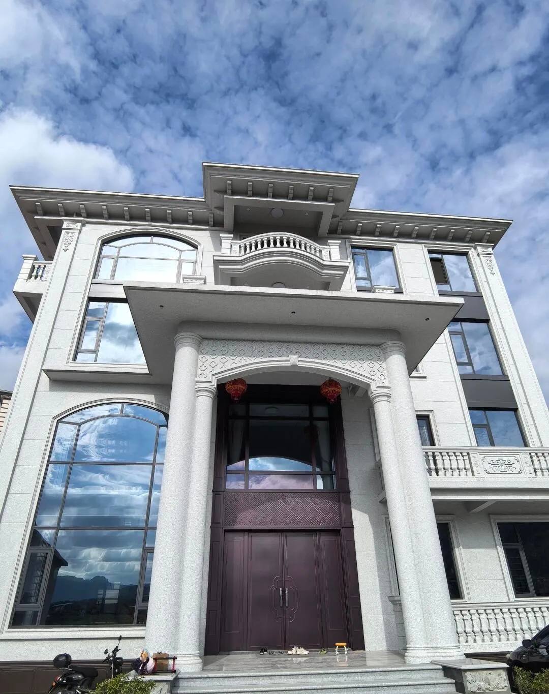 唐山白麻别墅外墙干挂石材效果示例