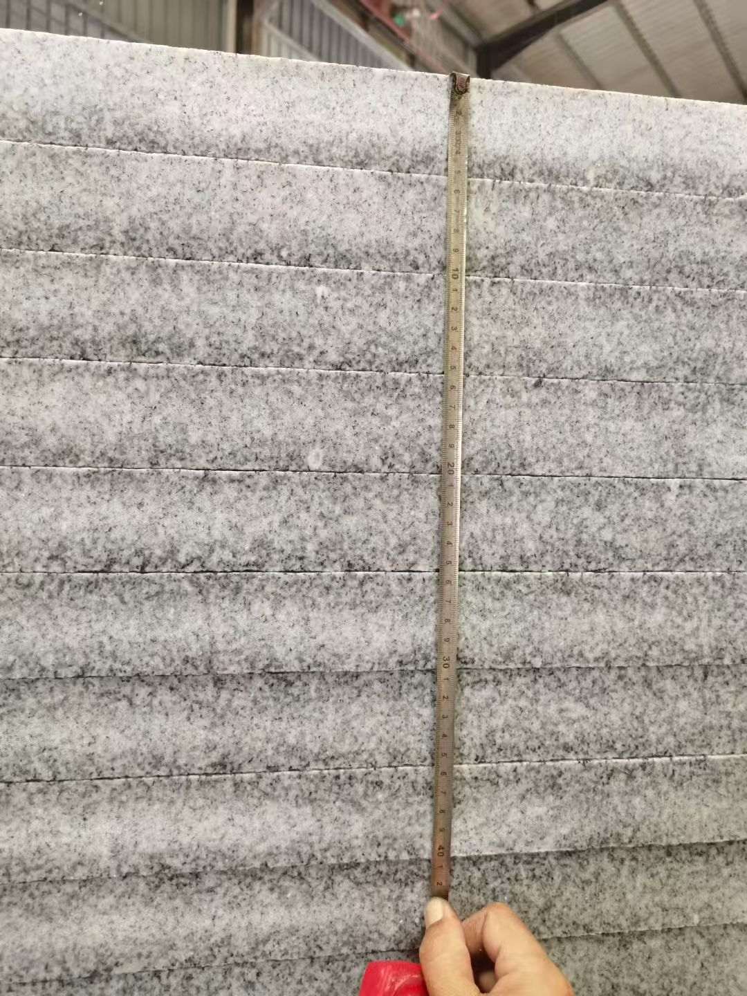 唐山 芝麻白火烧成品厚薄均匀，B料价格接近A料质量