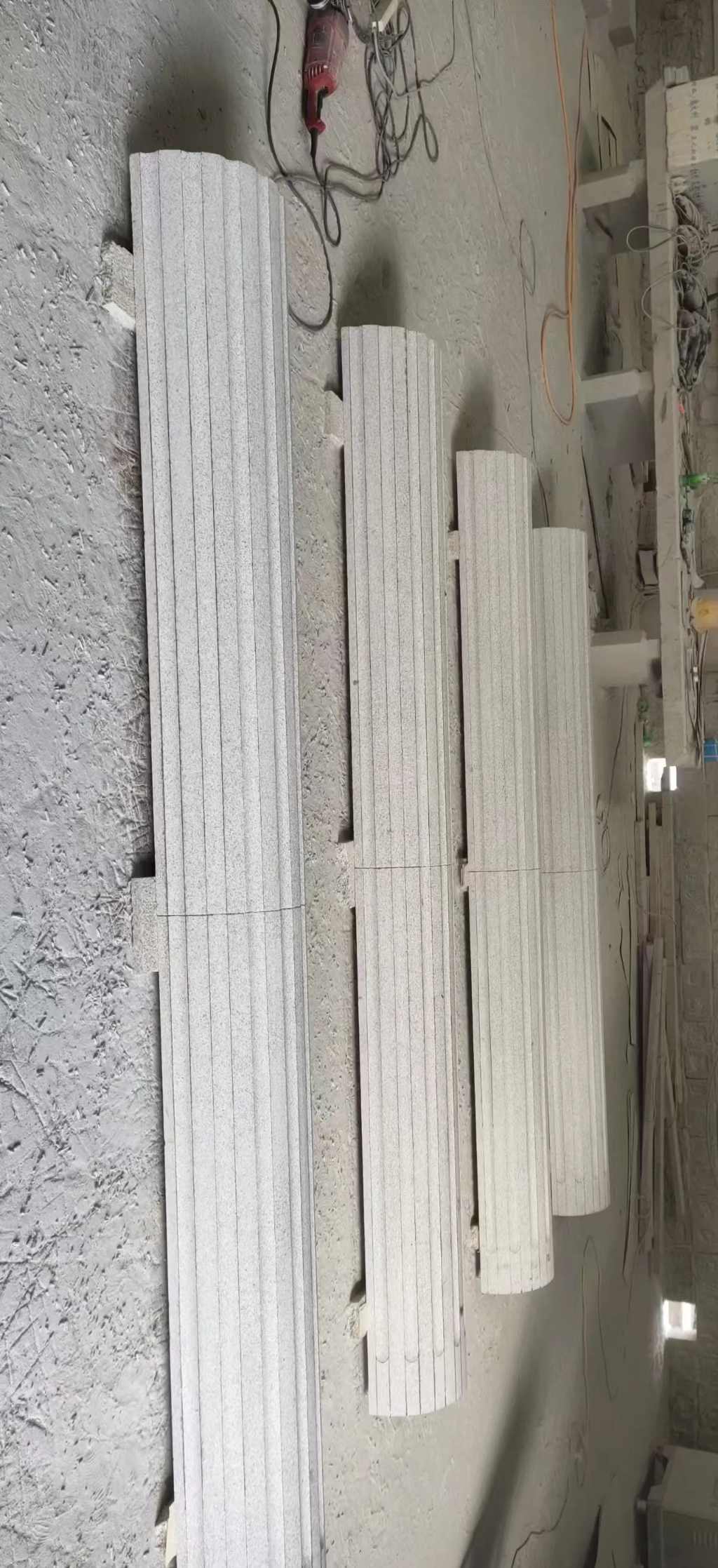 唐山 花岗岩厂家带你看白麻花岗岩门楼大柱柱皮