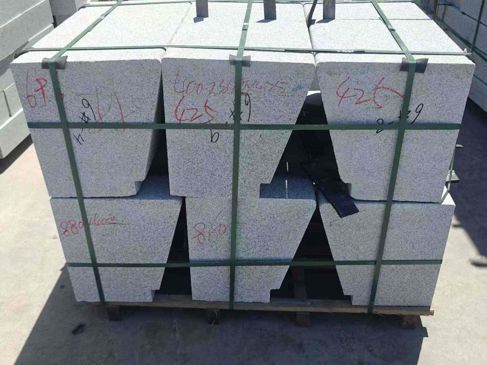 唐山 芝麻白异形坐凳，石凳