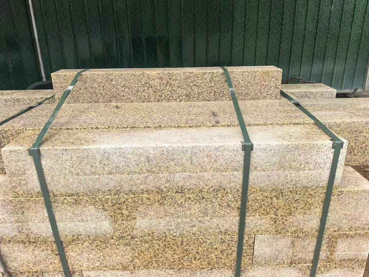 唐山 黄金麻花岗岩石材机切面栏杆料半成品