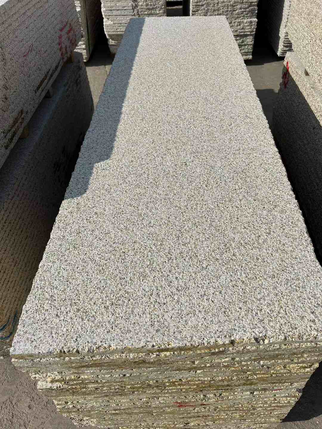 唐山 黄金麻花岗岩荔枝面毛板，半成品