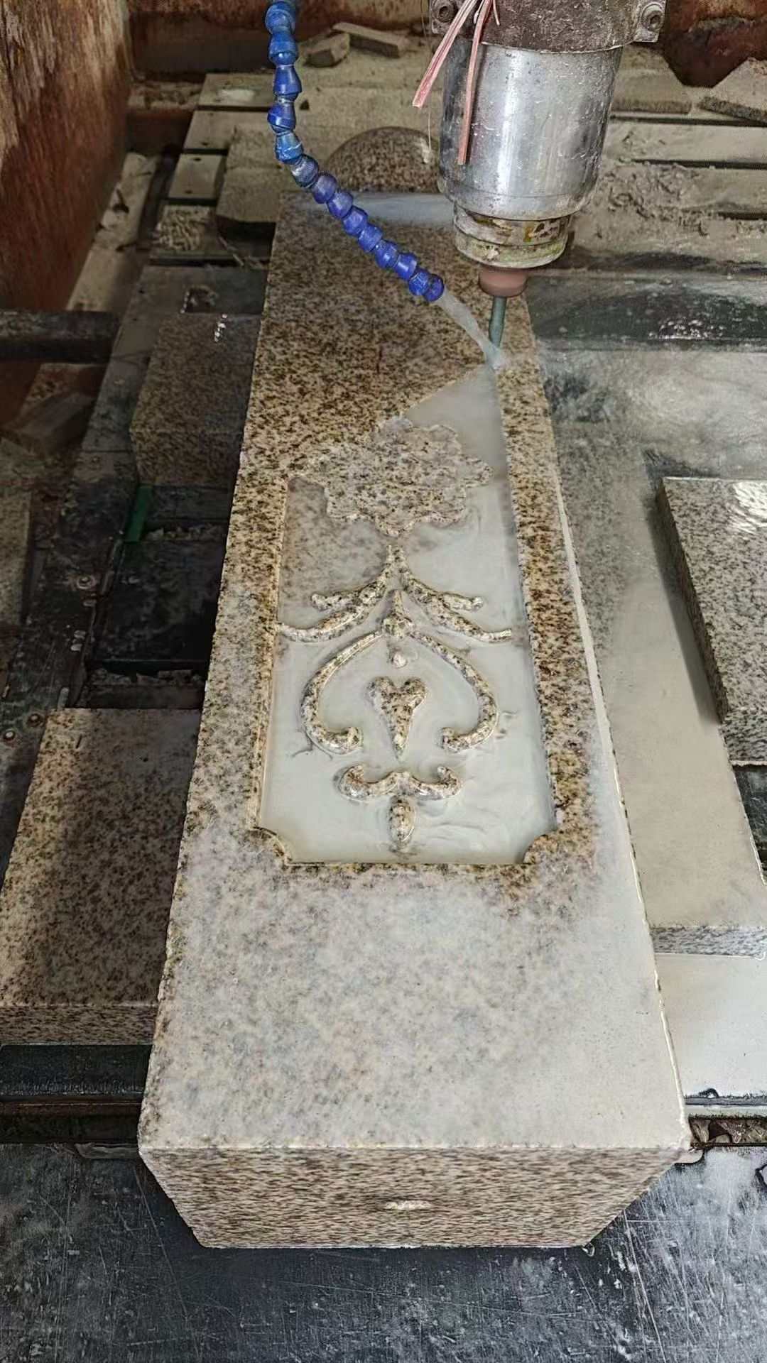 唐山 黄金麻花岗岩异形加工雕刻栏杆大柱