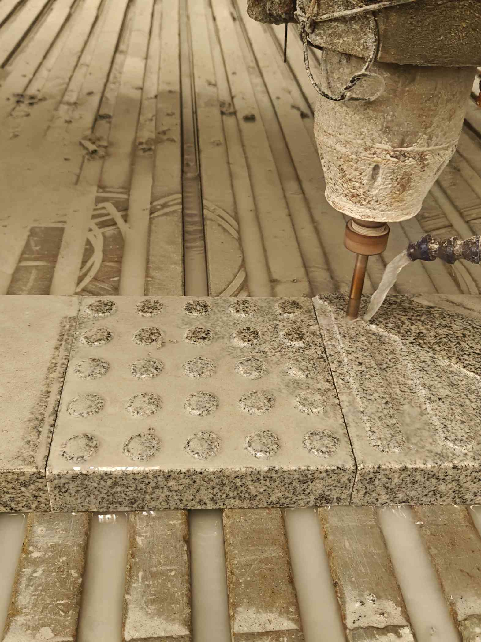 唐山 芝麻白花岗岩石材盲人石、盲道石、盲点石