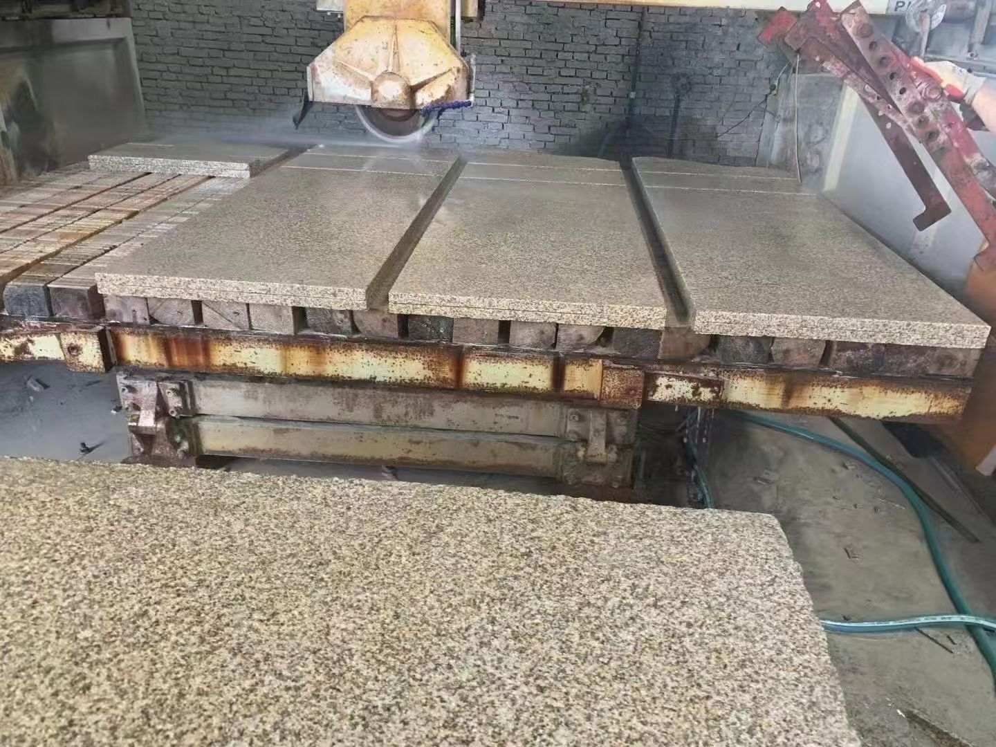 唐山 黄金麻荔枝面成品板加工