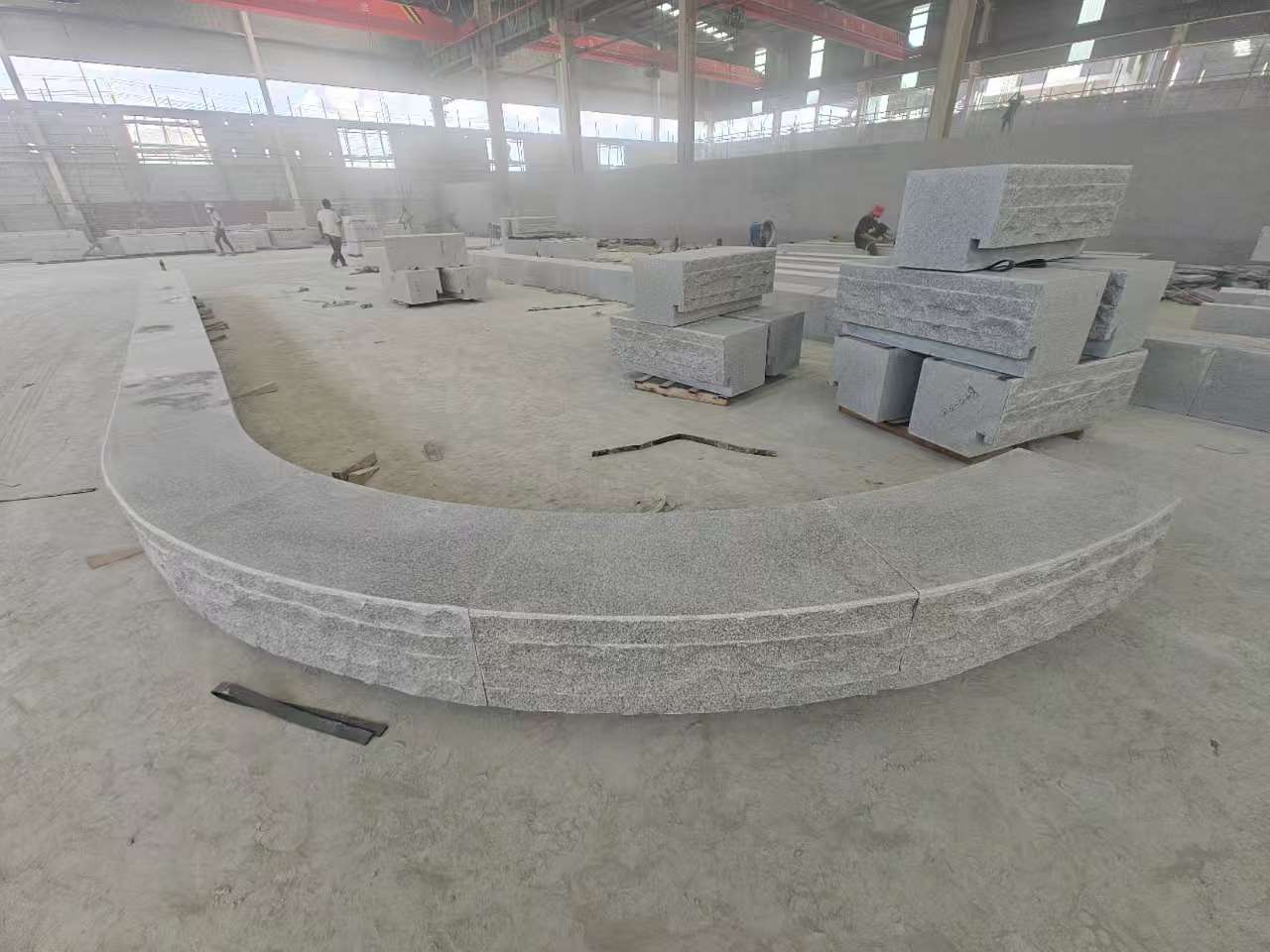 唐山 芝麻白异形坐凳，自然面光面弧形加工