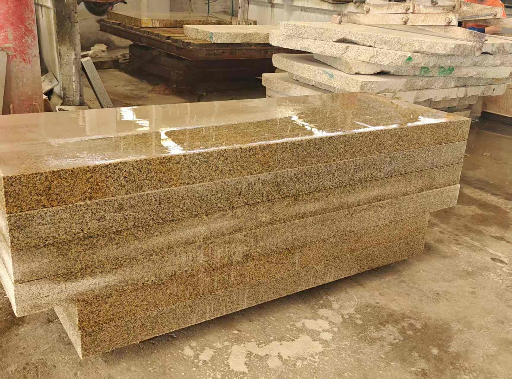 唐山 黄金麻栏杆料半成品加工中