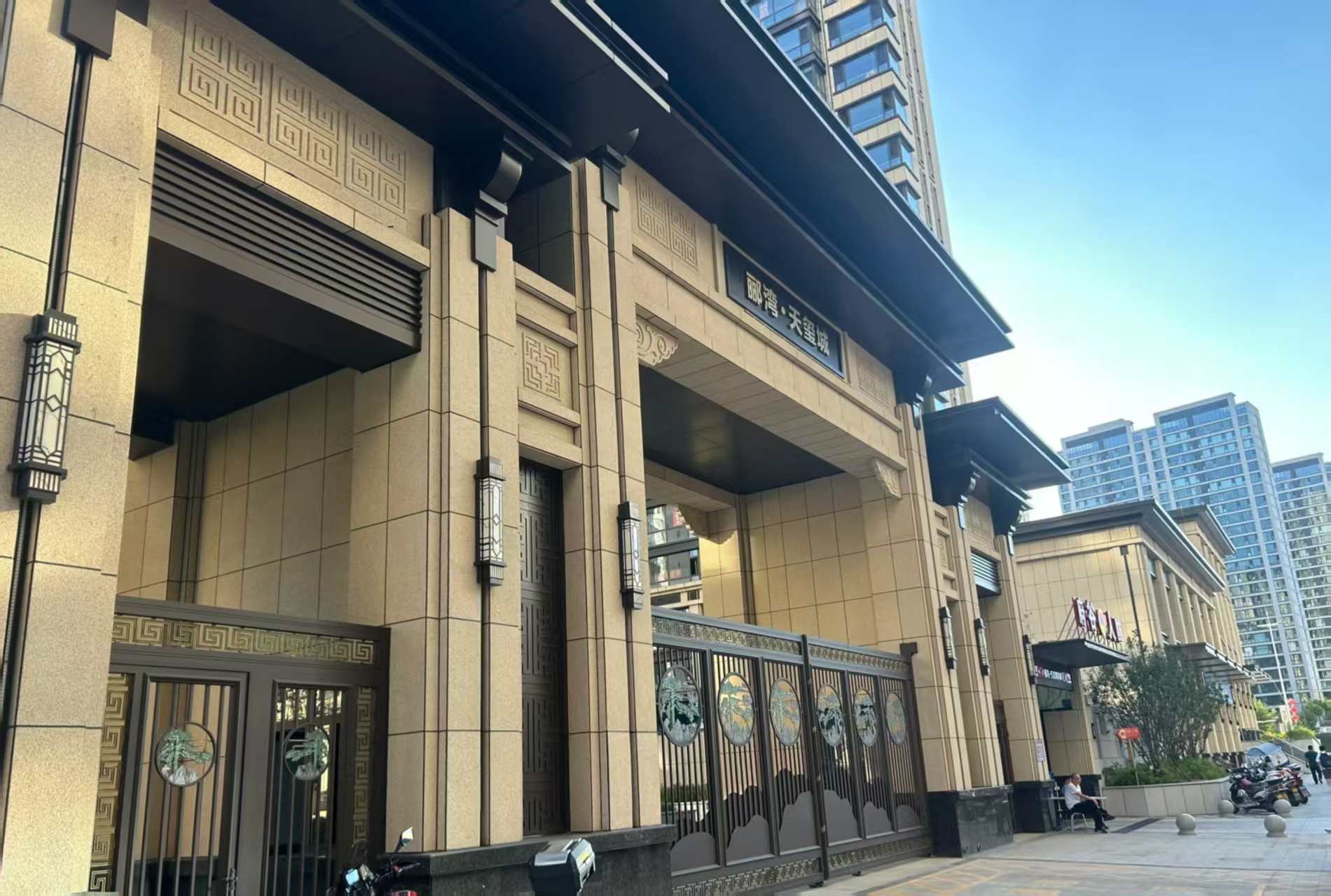 唐山 黄金麻花岗岩荔枝面小区门楼外墙干挂