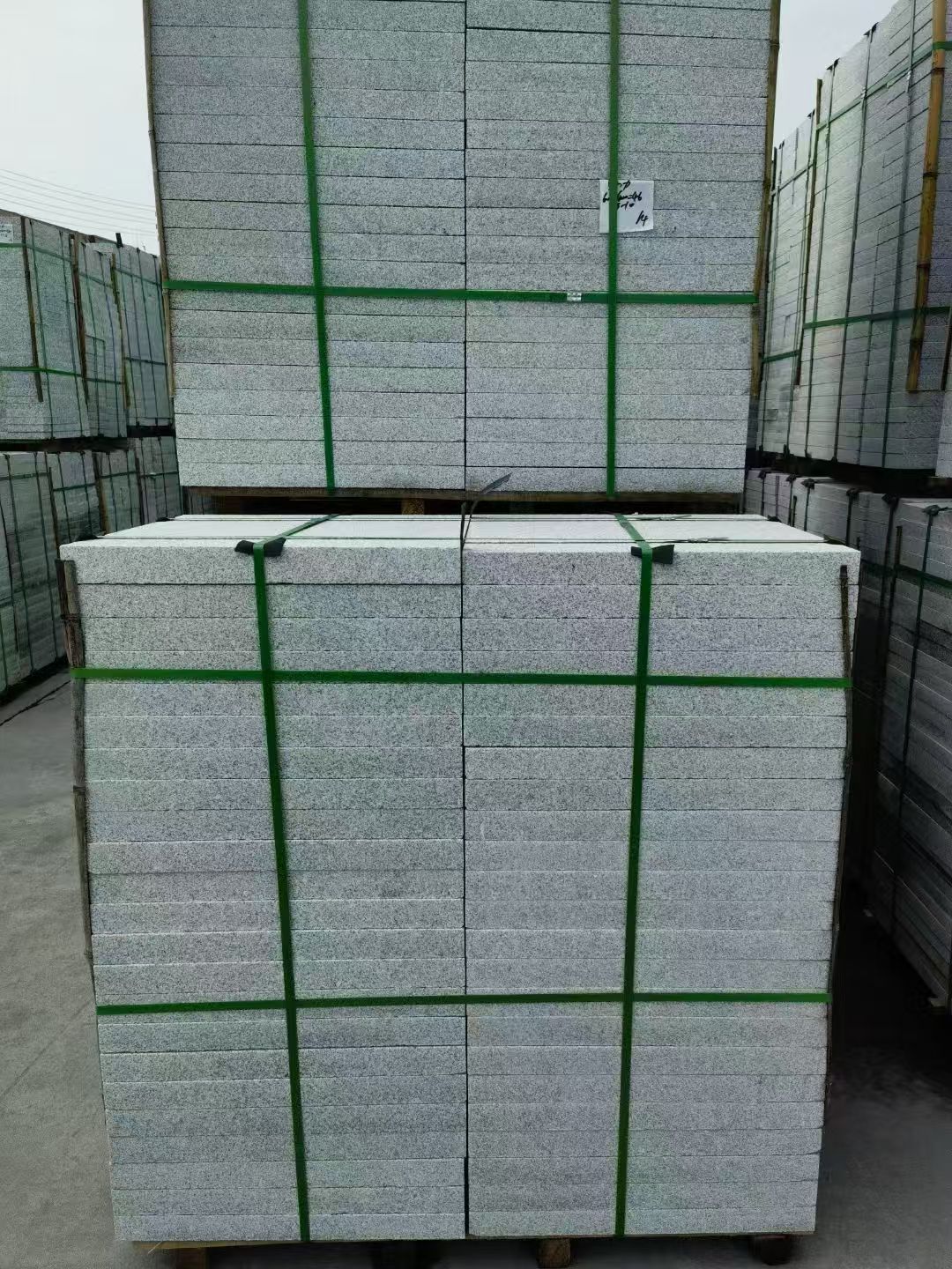 唐山 芝麻白火烧，园林广场市政工程地铺石，1.8~5.0厚均有现货