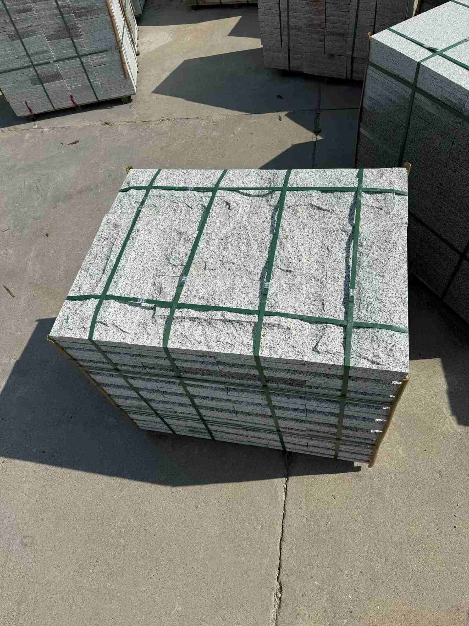 唐山 白麻花岗岩石材自然面蘑菇石成品