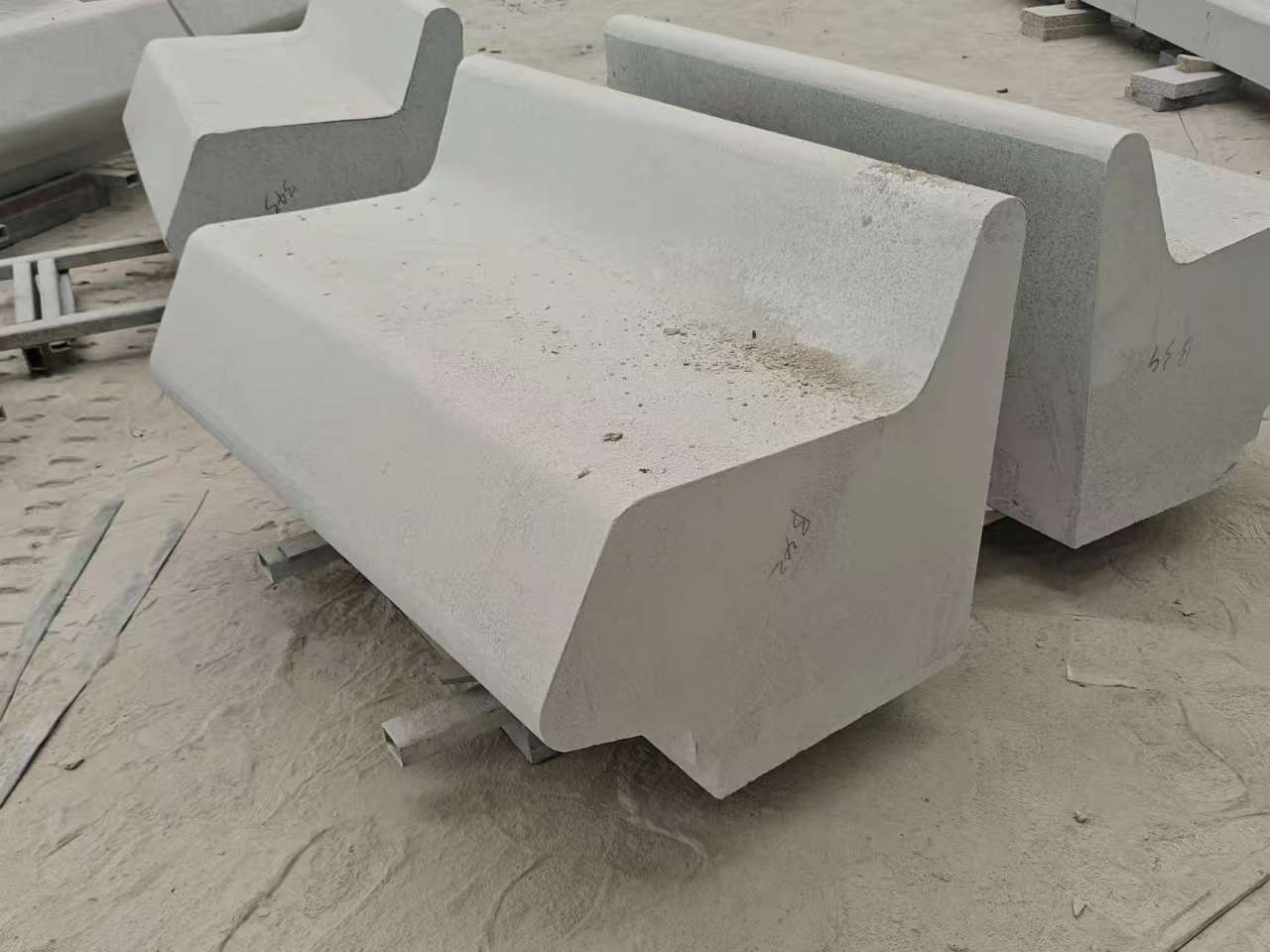 唐山 芝麻白花岗岩异形坐凳，石凳